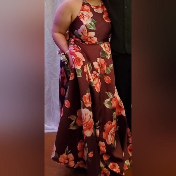 Prom dress - Picture 3 of 4